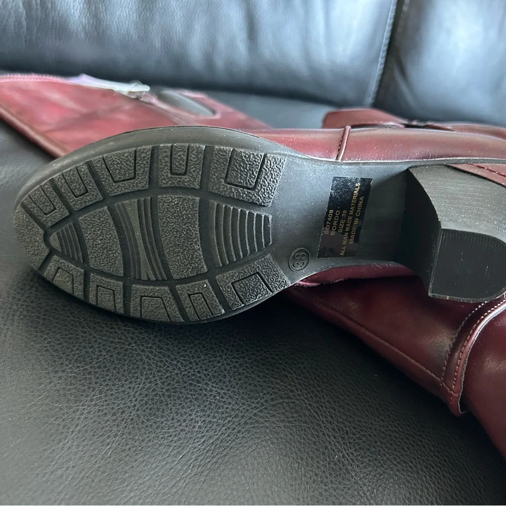 Vangelo Burgundy Heeled Boots - Picture 2 of 5